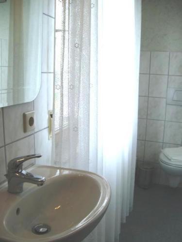 אייכלברג Hotel Adler מראה חיצוני תמונה